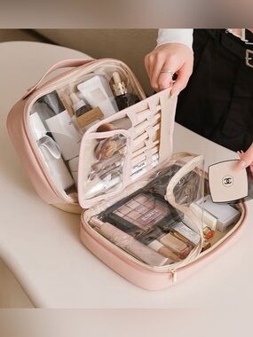 ✨Host pick✨Cle de Peau  Light Pink Make Up Box